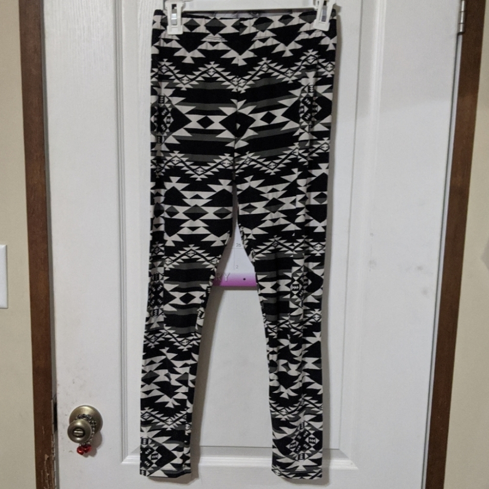 SALE Rue21 Aztec Abstract Geometric Black and White Leggings Large Extra Large